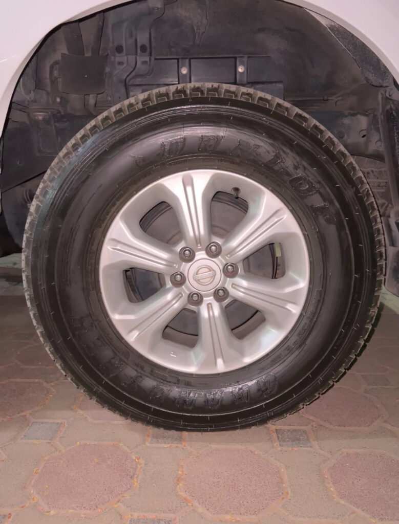 Nissan Navara LE Full option السياره بدوله عمان