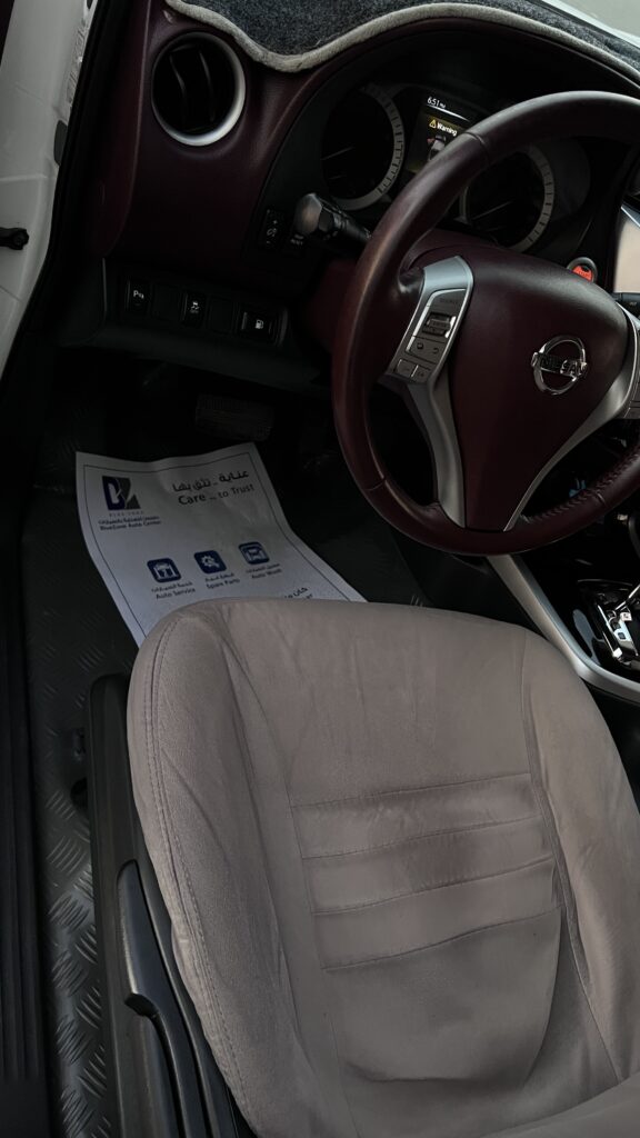 Nissan Navara LE Full option السياره بدوله عمان