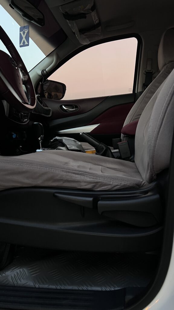Nissan Navara LE Full option السياره بدوله عمان
