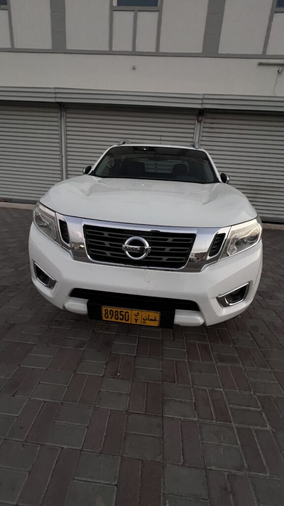 Nissan Navara LE Full option السياره بدوله عمان