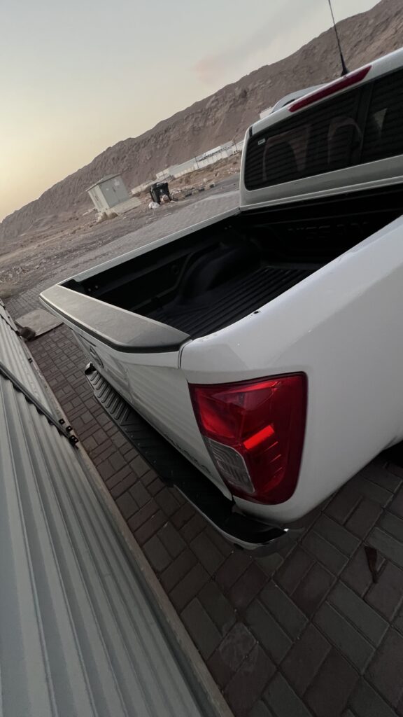 Nissan Navara LE Full option السياره بدوله عمان