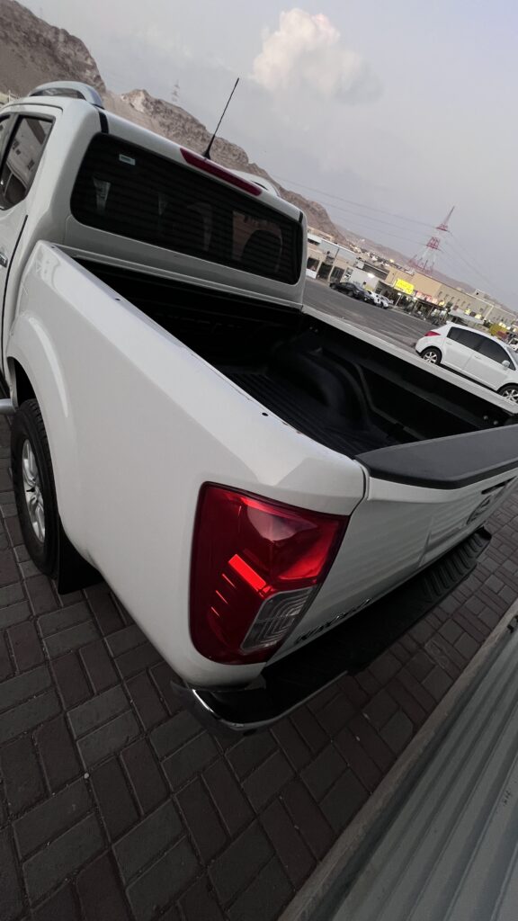 Nissan Navara LE Full option السياره بدوله عمان